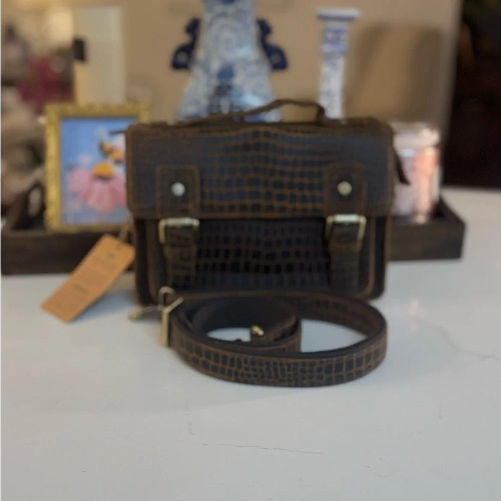 🤎 NWT FSHSUP CROCO EMBOSSED LEATHER MESSENGER BAG!